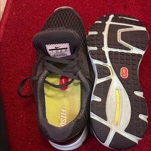 Nike Men's Black and Gray Athletic Shoes